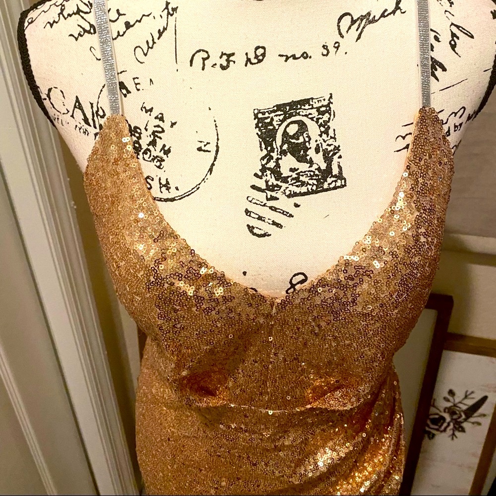 LookBook - Dress - Picture 2 of 11